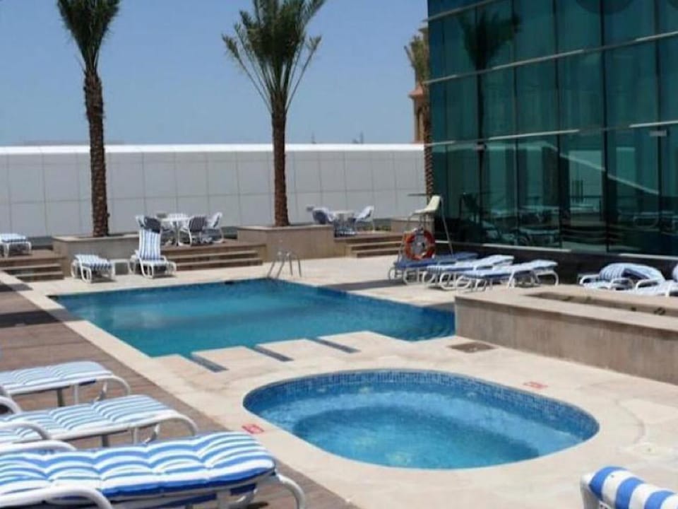 Charming,lake&Almas T view,2BR flat close to métro Apartment in Dubai