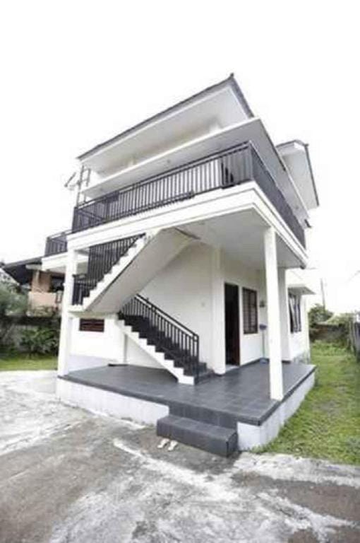 Villa Sari Manis LT 1  Villa in Cisarua