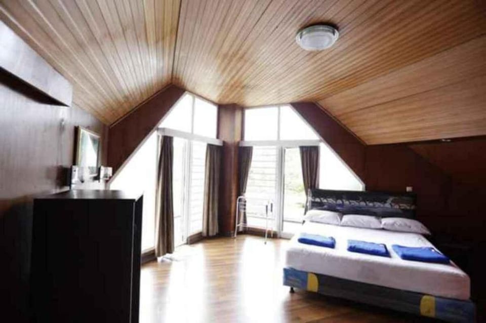 Villa Sari Manis LT 1  Villa in Cisarua