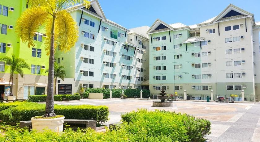 Centropolis King Bed Deluxe Suite- Free Parking! Apartment in Muntinlupa