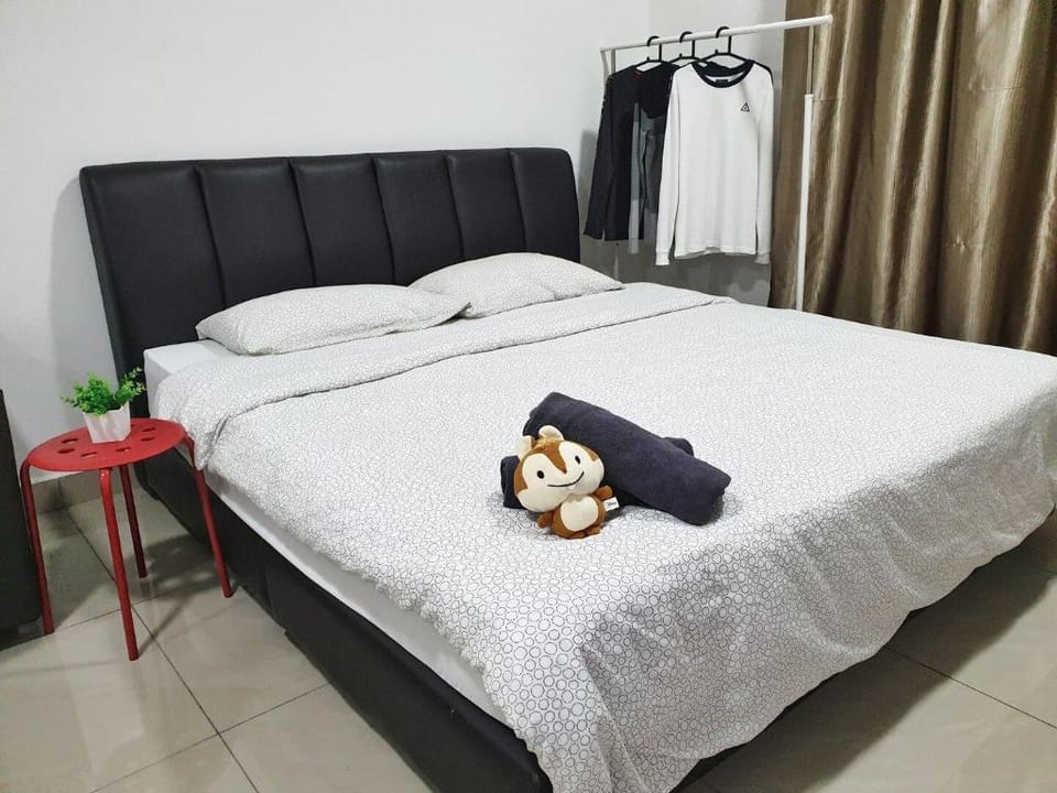 Sanitised!Huge Pool EDL Senai Kempas Setia Tropika Apartment in Johor Bahru