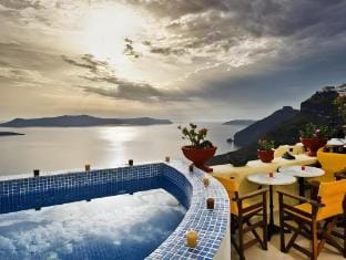 Iriana Suites Apartment in Thera