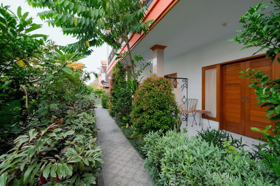 Kadek Bagus Guesthouse Denpasar Mitra RedDoorz Bed and Breakfast in North Kuta