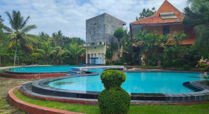 RedDoorz Plus near Tugu Mercusuar Anyer Hotel in Indonesia