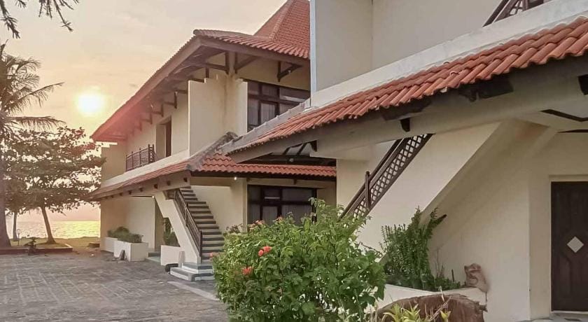 RedDoorz Plus near Tugu Mercusuar Anyer Hotel in Indonesia