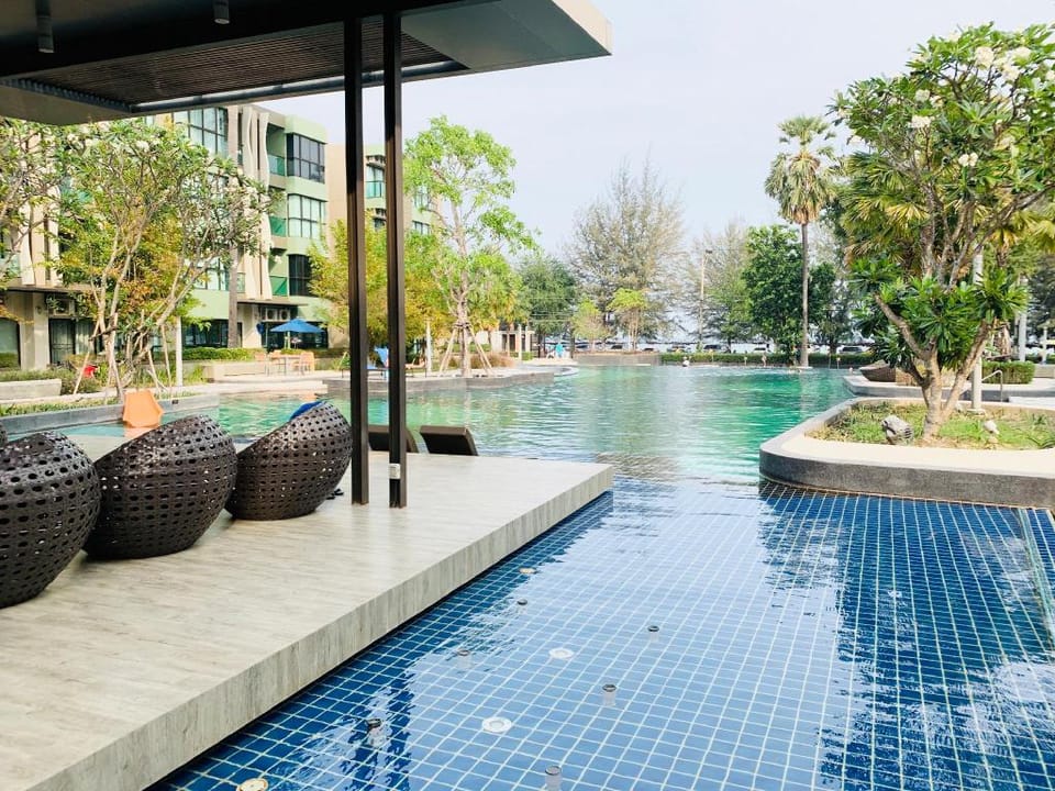 O2 Pool View Beach Front 1BR Park Beach Cha-am Vacation rental in Thailand