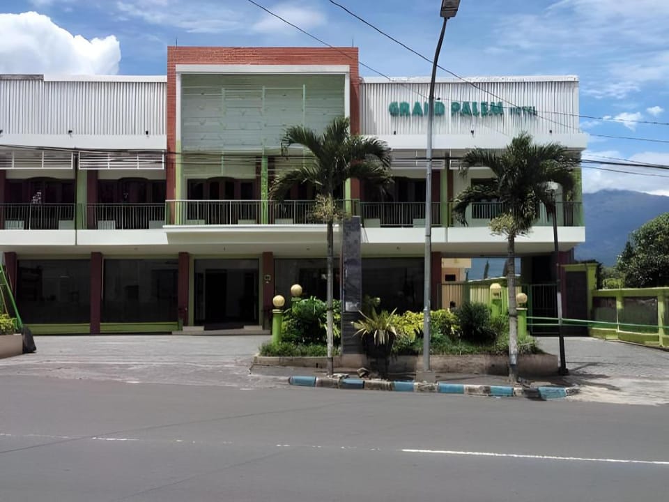 Hotel Grand Palm Hotel in Batu