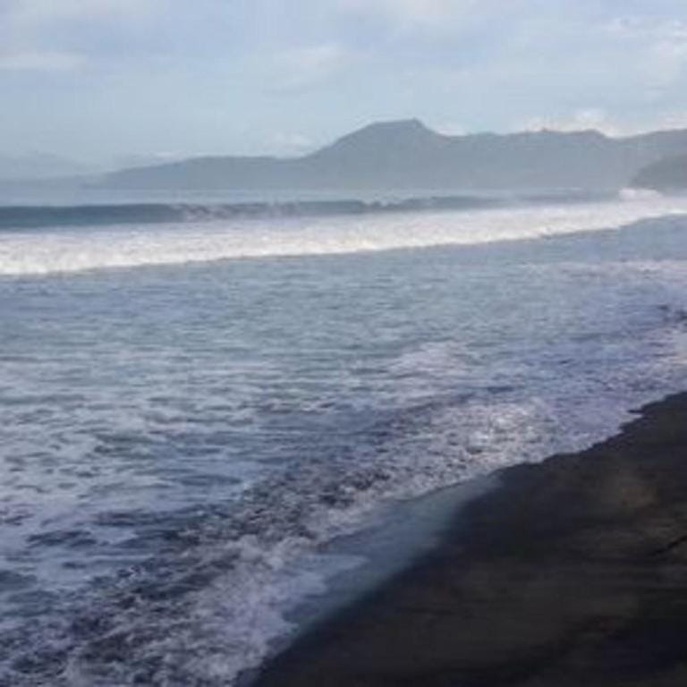 Pelabuhan Ratu Beach Houses Vacation rental in West Java