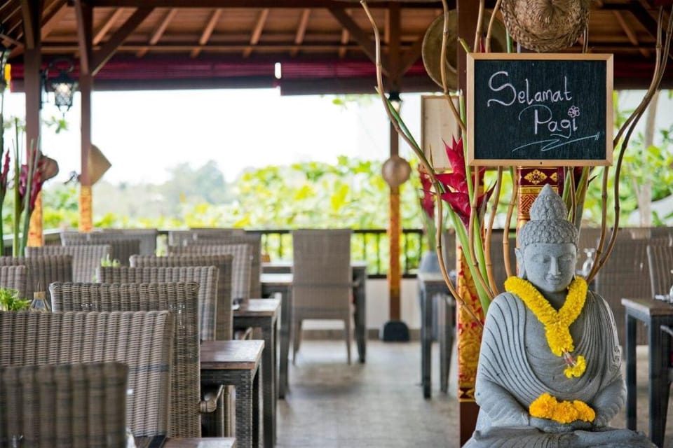 Romantic Poolside Town House, Tabanan Village ? Hotel in East Selemadeg