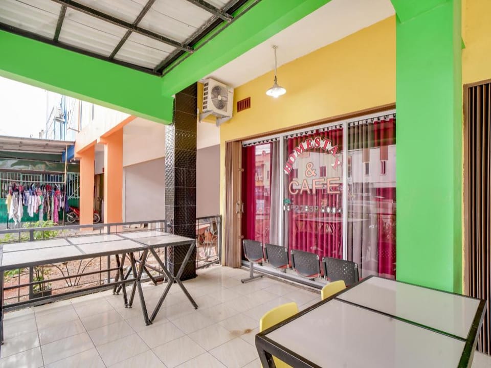 OYO 90024 Botania Homestay & Cafe Hotel in Riau Islands, Indonesia