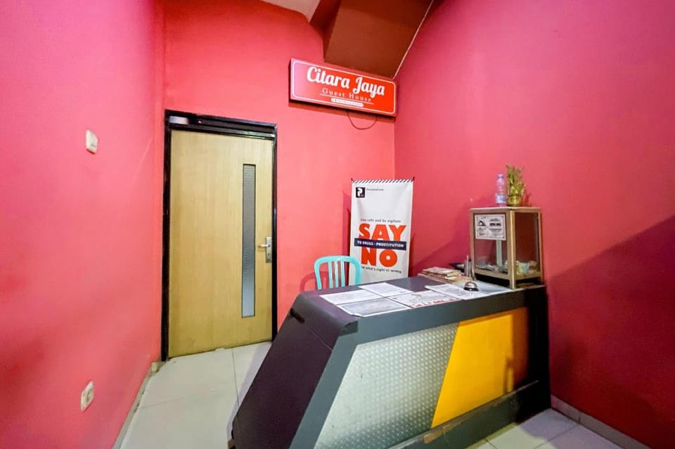 Citara Jaya Guesthouse Mitra RedDoorz Hotel in Jakarta