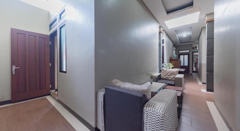 OYO 90026 Guest House Teras Waruga Syariah Hotel in Parongpong