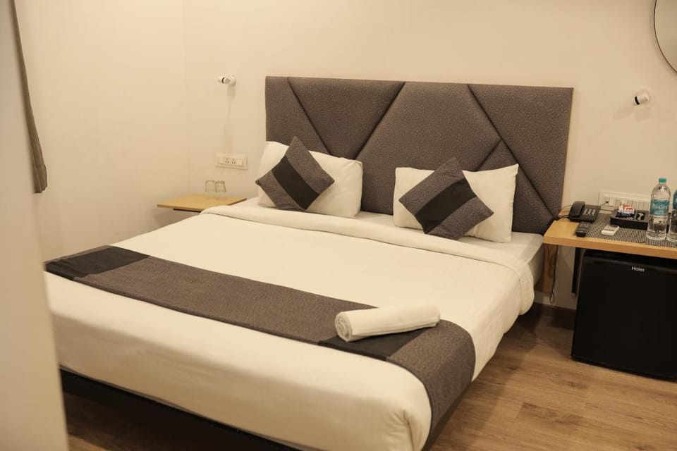 HOTEL SIGNATURE INN Apartment in Maharashtra