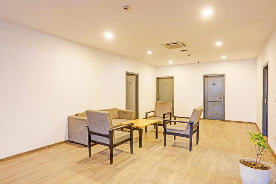 Super Townhouse Vijay Khand Gomti Nagar Hotel in Lucknow