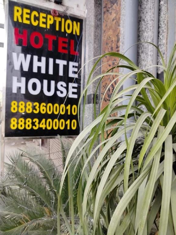 Hotel White House Residency Apartment in Delhi
