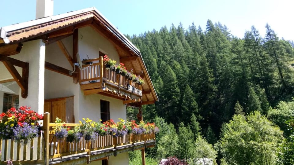 Gîte Ancolie Bleue Bed and Breakfast in Piedmont