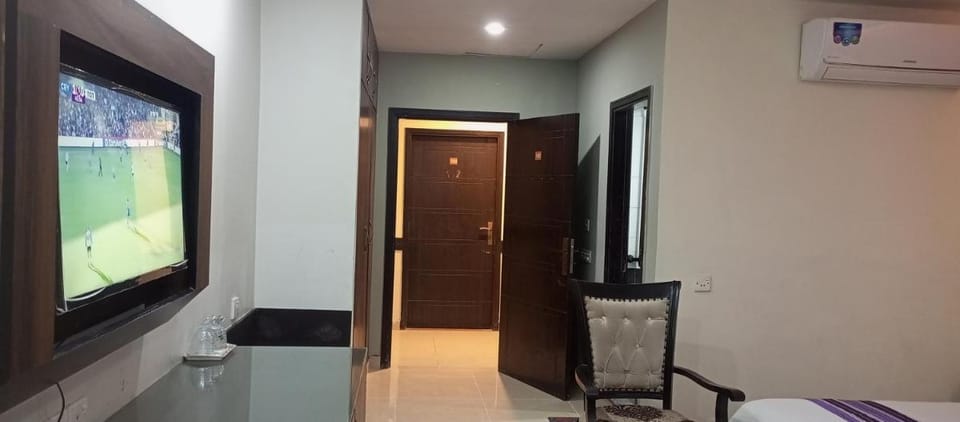 Hira Guest House Bed and Breakfast in Karachi