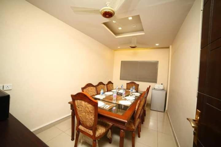 Hira Guest House Bed and Breakfast in Karachi