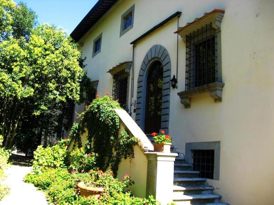Rustic Elegance Near Florence Villa in Tuscany