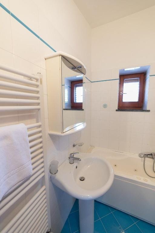 Venere House With Sea View & Pool  Apartment in Campania