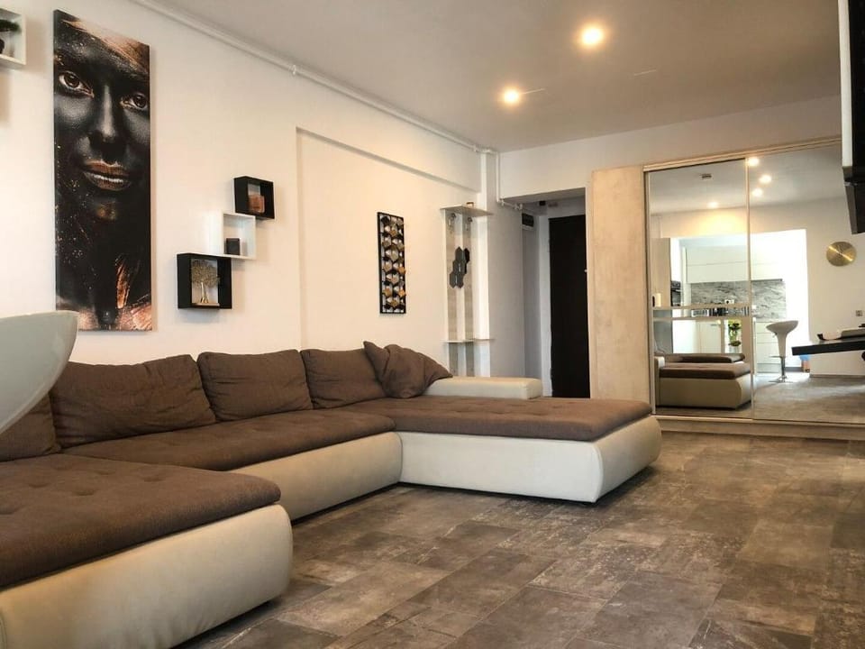 Luxury Westpark 2 Residence Lake View W6 Apartment in Bucharest