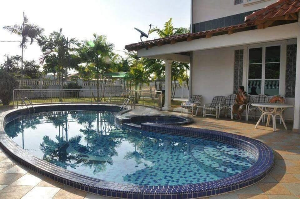 EH 1711 / 5BR 20PAX Grande Beach Bungalow w/ Pool Vacation rental in Negeri Sembilan, Malaysia