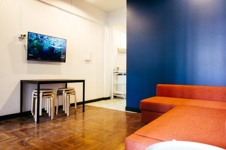 T4 2 Bedrooms/6guests/full kitchen/1 min to BTS Apartment in Bangkok