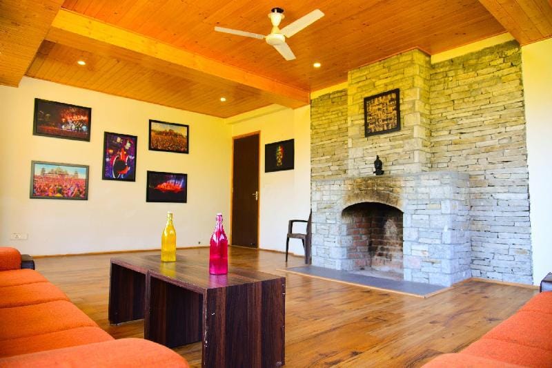 Luxurious 6BR Villa | Exotic View| Wifi| Kitchen Villa in Manali