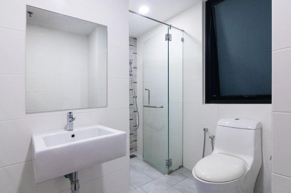 Lighthouse by ALV, 3BR Seaview Duplex Vacation rental in George Town
