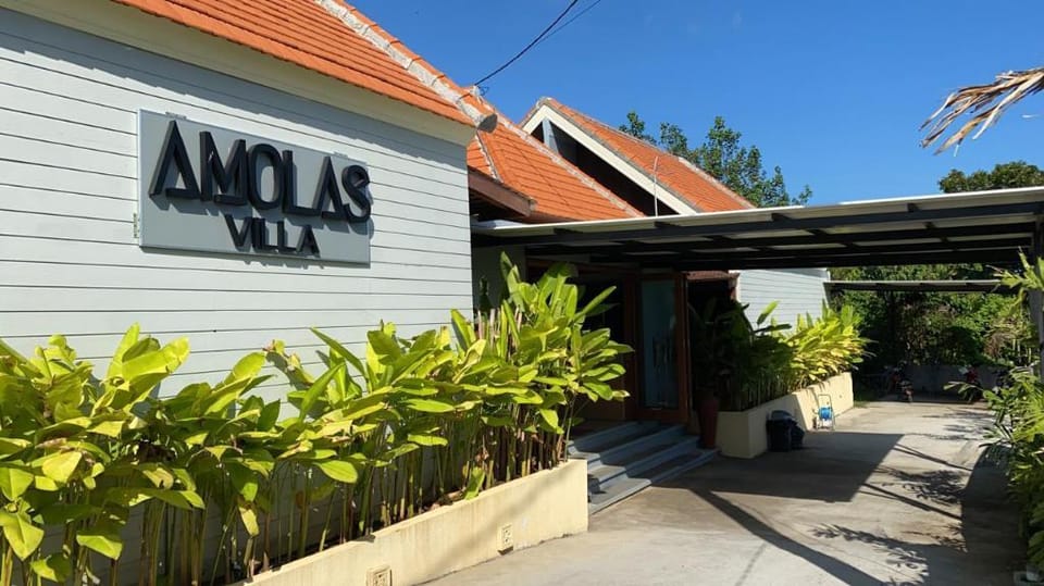 Amolas Villa Canggu, Balinese Muralism Hotel in North Kuta