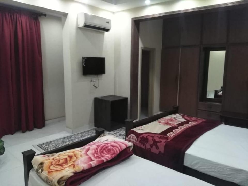 Seven Eleven Hotel Lahore Apartment in Lahore