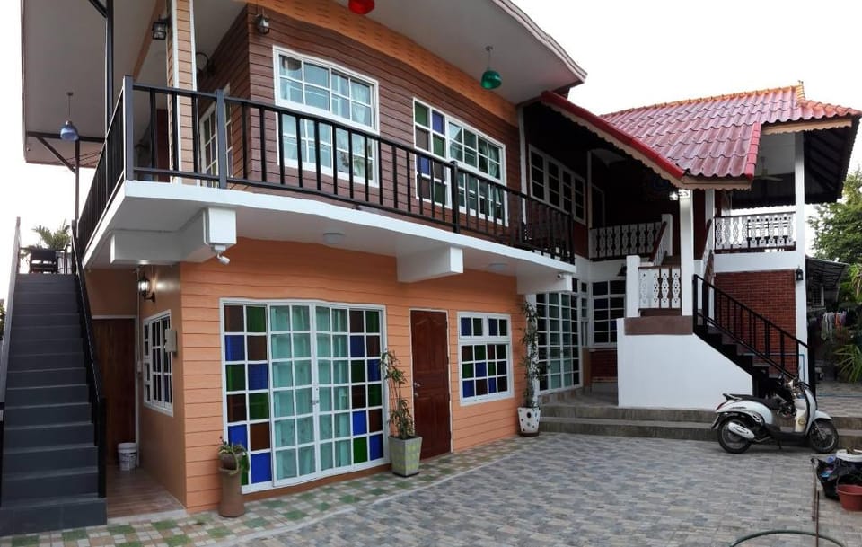 House 3 bedroom 20 guest near chiangmai university Vacation rental in Chiang Mai