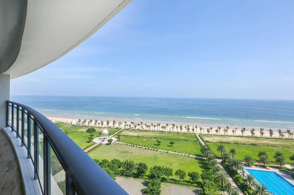 LB海陵岛南海湾花园一线海景家庭三房一厅（大阳台） Apartment in China