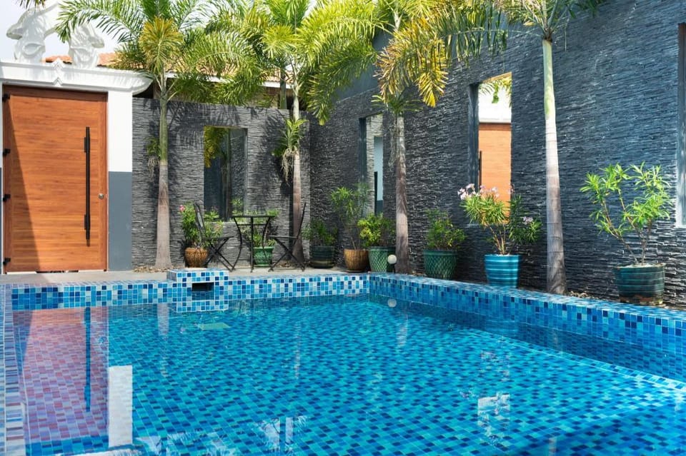 Majestic Residence pool villa by korawan Villa in Pattaya City