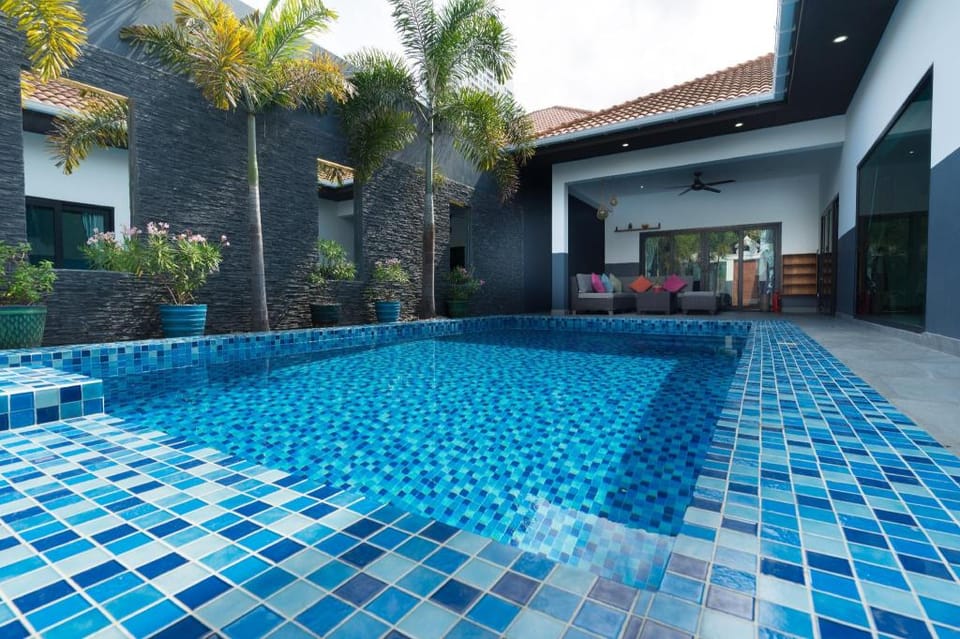 Majestic Residence pool villa by korawan Villa in Pattaya City