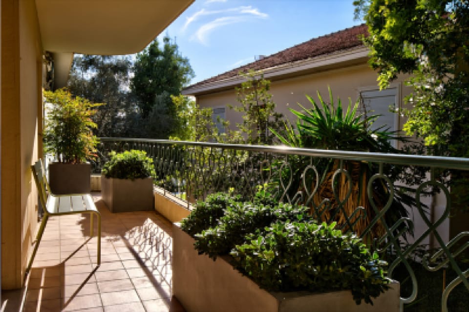 One Bed apartment just minutes walk from the Croisette and the Palais in a secure residence - 1693 Apartment in Cannes