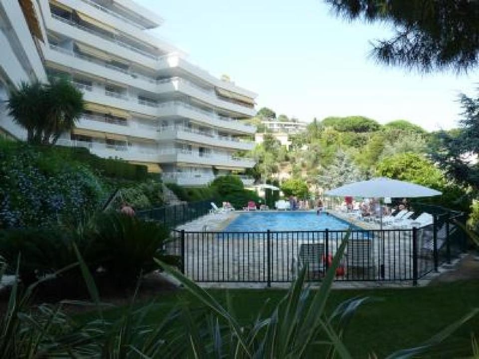 Two Bed apartment in a gated residence with gardens in Cannes with sea views - 865 Apartment in Cannes