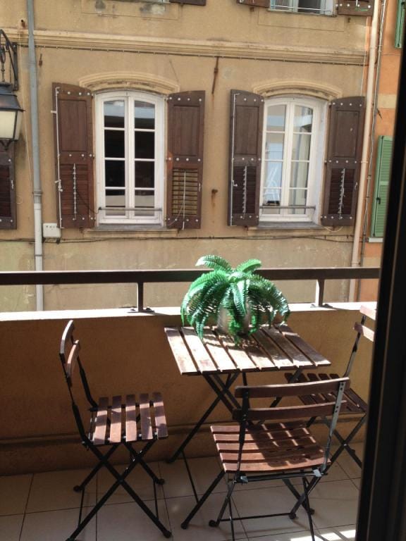 Lovely one bedroom apartment w balcony & wifi easy walk fm Palais & beaches - 109 Apartment in Cannes