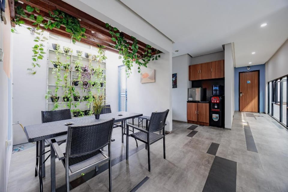 RedDoorz Plus near Radio Dalam 3 Hotel in South Jakarta City