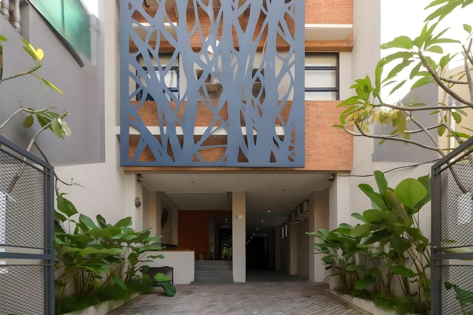 RedDoorz Plus near Radio Dalam 3 Hotel in South Jakarta City