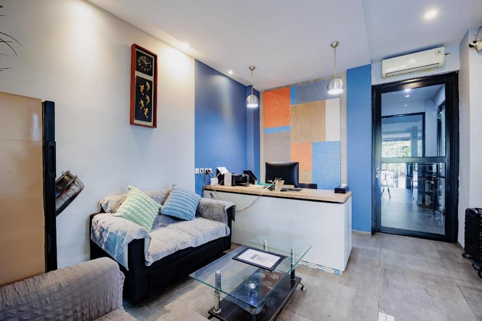 RedDoorz Plus near Radio Dalam 3 Hotel in South Jakarta City