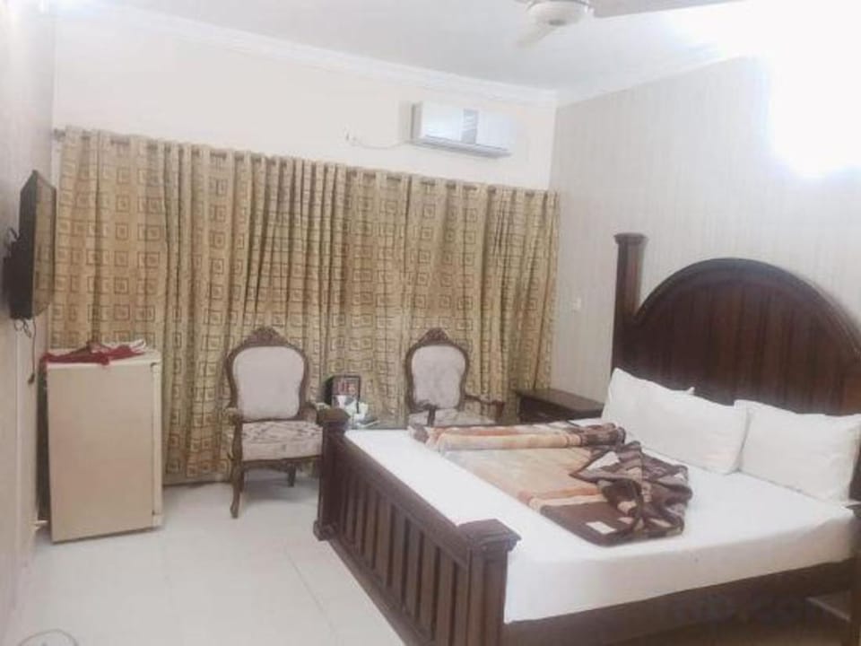 Butt Lodges 1 Bed and Breakfast in Islamabad