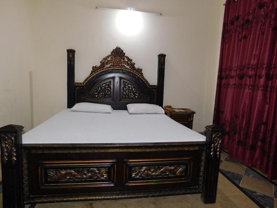 Butt Lodges 4 Bed and Breakfast in Islamabad