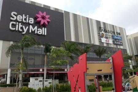 Trefoil Setia Alam- Simple No 5- Near Setia City Mall & Convention Centre Hotel in Selangor, Malaysia