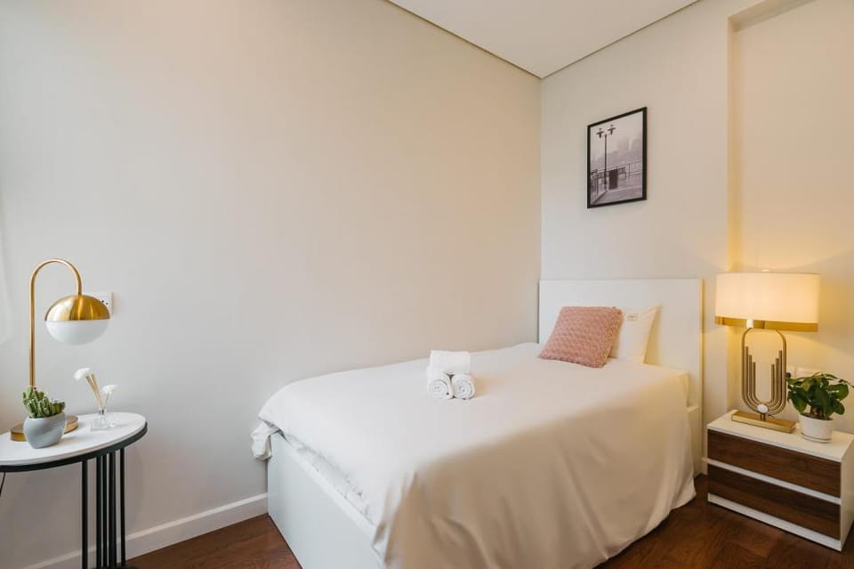 Vinhomes Dcapitale | Super Lakeview | 2Brs 2721 Apartment in Laos