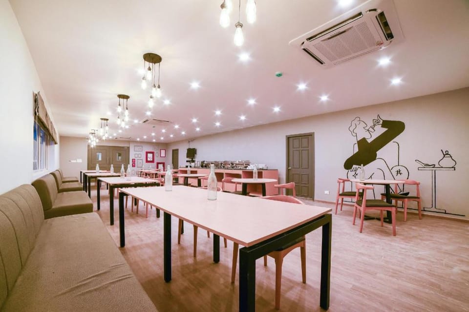 Townhouse Laguna Ecr Near Juhu Beach Hotel in Chennai