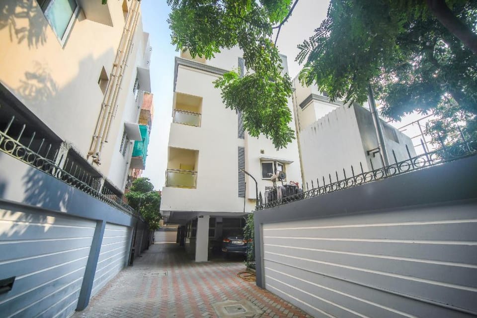 Super Hotel O Pride Hospitality Nungambakkam Hotel in Chennai