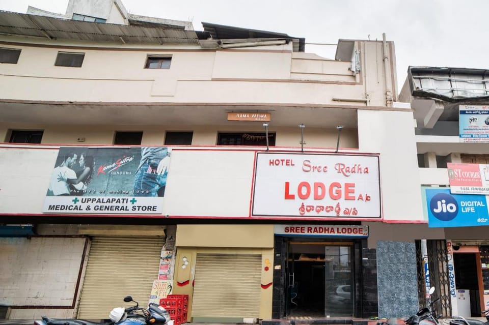 Hotel O Sree Radha Lodge Near Snow World Hotel in Secunderabad