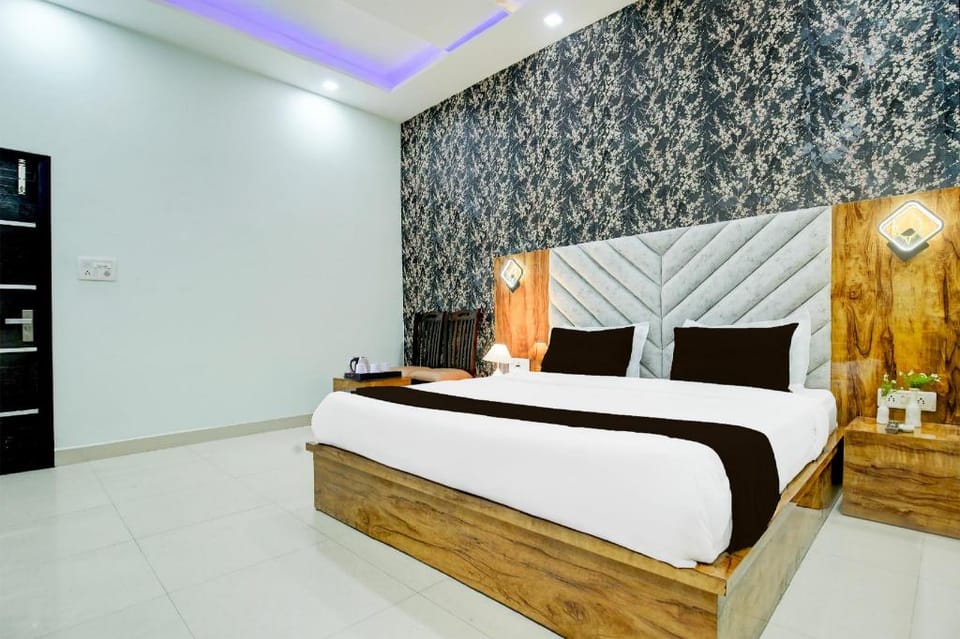 Super Collection O Ishwar Nagar Near Golden Temple Formerly Chahal Residency Hotel in Punjab, India