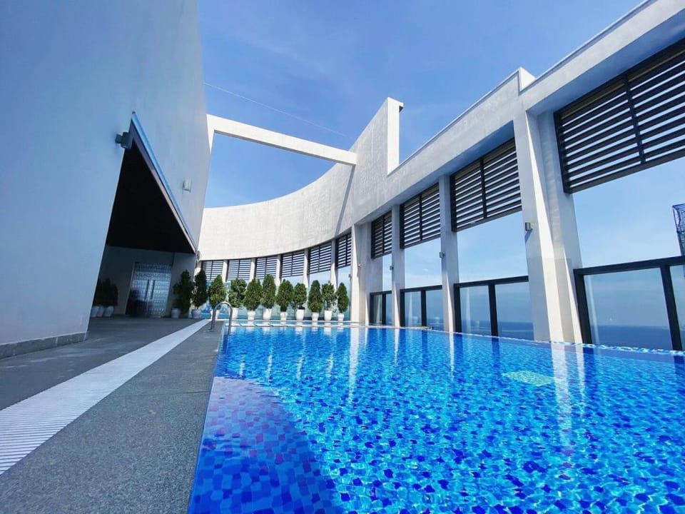Fully-equipped luxury apartment with ocean view Apartment in Da Nang